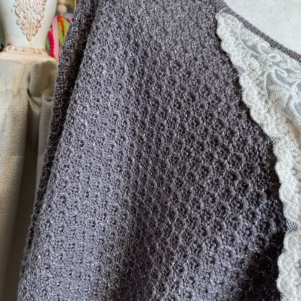 New Directions Gray and White Crew Neck Sweater with Geometric Design - Picture 5 of 10